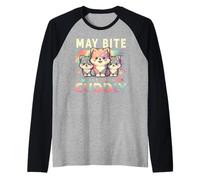 May Bite But Still Cuddly Peludo Lobo Perro Kawaii Juego de palabras Camiseta Manga Raglan