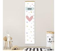 Medidor de altura personalizado - Bienpegado - Con un mecanismo de suspensión de madera y etiquetas para ir marcando su altura en momentos especiales. (Corazones)