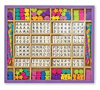 Melissa & Doug Juego de cuentas de madera para hacer collares, Cuentas para hacer joyas, pulseras de amistad, Juego creativo, Regalo para niñas y niños de 4, 5, 6 años