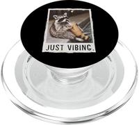 Meme Divertido de Mapache Bebiendo café Helado Just Vibing PopSockets PopGrip para MagSafe