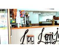 Menú para dos con tapa de crujiente de queso 2 mini cachopos y 1 agua grande; válido los miércoles