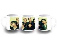 MERCHANDMANIA Taza fotoluminiscente chicos cantantes famosos grupo cancion on our way brilla oscuridad