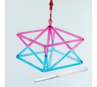 Merkaba cantante de cristal curativo con sonido de doble color for meditación de yoga, pirámide cantante de chakras de cuarzo con golpeador de cristal y correa for colgar(9inch)