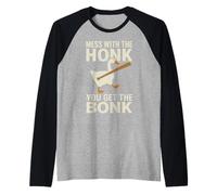Mess With The Honk You Get The Bonk Camiseta Manga Raglan