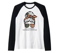 Messy Bun Bandera de Estados Unidos Deja de fingir que tu racismo es patriotismo Camiseta Manga Raglan