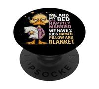 Mi Cama y yo Estamos felizmente Casados Tenemos 2 Hijos llamados Pato PopSockets PopGrip Adhesivo