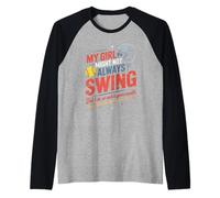 Mi chica podría no siempre balancearse, pero broma divertida de papá de softbol Camiseta Manga Raglan