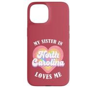 Mi Hermana en Carolina del Norte me ama Heart Retro Groovy USA Carcasa para iPhone 15