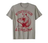 Mi Principiante está Llamando I Must Dough Sourdough Pan Baker Camiseta