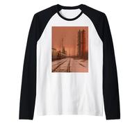 Midwest Gothic Aesthetic Rural Train Refinery Winter Vibes Camiseta Manga Raglan
