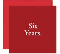 Milestone - Tarjeta de 6º aniversario - Six Years and Still Going Strong - Diseño minimalista rojo profundo con tipografía blanca atrevida - Cuadrado de 145 mm, sobre incluido