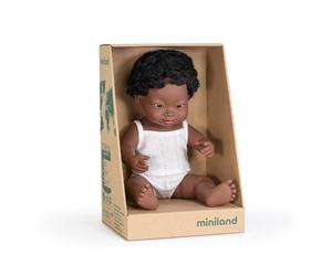Miniland - Muñeco bebé Africano Down Niño de Vinilo Suave de 38cm con rasgos étnicos y sexuado para el Aprendizaje de la Diversidad con Suave y Agradable Perfume. Presentado en Caja de Regalo.