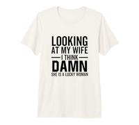 Mirando a mi Esposa Creo Que Ella es una Mujer afortunada Camiseta Premium