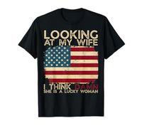 Mirando a mi Esposa Creo Que Ella es una Mujer afortunada Divertida Camiseta