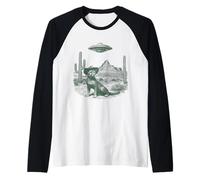 Misterioso Sombrero de Gato Grande no identificado artesanía Escena árida Camiseta Manga Raglan