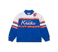 Mitchell & Ness NBA Team Color Head Coach Chaqueta de satén ligera | Botones de presión | Bordado de alta calidad en el pecho y mangas | Puños acanalados en cuello, mangas y dobladillo | Bolsillos