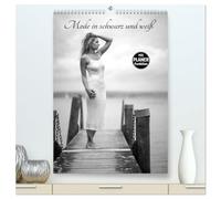 Mode in schwarz und weiß (hochwertiger Premium Wandkalender 2026 DIN A2 hoch), Kunstdruck in Hochglanz: Bekleidung in Szene gesetzt - schwarz und weiß
