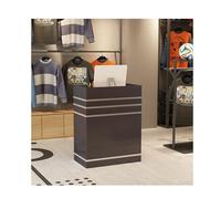 Moderno escritorio de recepción para oficina minorista, mostrador de caja negro con gestión de cables, elegante mesa de espera para uso comercial, ideal para salones y espacios minoristas