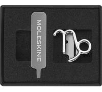Moleskine Pin para Cuaderno o Agenda Capricornio, Broche Signo Zodiacal, Personaliza el Cierre con Elástico, Idea de Regalo Personalizada, Color Plata