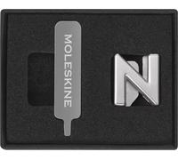 Moleskine Pin Para Cuaderno o Agenda, Letra N, Broche de Letras, Personaliza el Cierre con Elástico, Ideas de Regalo Personalizado, Color Plata