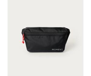 Moment Everything Sling 1L Black
