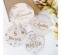 MONAMÍ - Placas Cumple Mes de bebé grabadas en Madera Personalizadas, Varios diseños a Elegir. Diseñado y producido en España