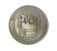 Moneda de fuego para contenedores, esta moneda única cuenta con un diseño que captura la esencia de "estar en un fuego de basura". Moneda de desafío moral para contenedores