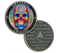 Moneda de sobriedad de 12 años de calavera arcoíris con texto en inglés "Grateful I'm Alive", ficha AA y medallón, símbolo de aniversario de recuperación de doce años con oración de serenidad, regalos