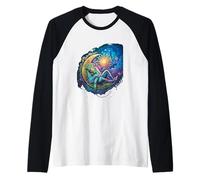 Mono celestial de ensueño descansando en una luna creciente Camiseta Manga Raglan