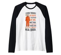Mono Naranja con Texto en inglés I Avoid Trouble Because I'm Afraid of Me Camiseta Manga Raglan