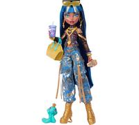 Monster High Cleo De Nile Muñeca con Top Corto y Pantalones Cargo Vaqueros Dorados, con la Mascota Serpiente Hissette y 7 Accesorios como Ensalada, batido y Bolso, JHK32