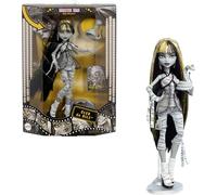 Monster High Drama de película, Muñeca de Cleo de Nile, reproducción en blanco y negro, coleccionable con pósteres a tamaño real y de muñeca, temática de película de terror y mascota, JDR65