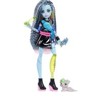 Monster High Frankie Stein Muñeca con Jersey Corto y Falda Negra de Piel sintética, con su Perrito Watzie y 7 Accesorios, como Auriculares, riñonera y Aperitivos, JHK31