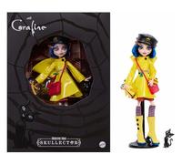 Monster High Skullector Muñeca Coleccionable de Coraline con Chubasquero Amarillo y Accesorios de muñeca de Trapo, Figura de Gato y Soporte para muñeca, JHK65