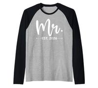 Mr. EST. 2026 Just Married Promoted to Mr and Mrs Matching Camiseta Manga Raglan