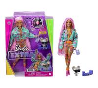 Mu eca Barbie Extra y accesorios con largas trenzas rosas, chaqueta floral verde azulado y conjunto floral de dos piezas con DJ Mouse como mascot