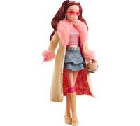 Mu eca Barbie My Scene Signature y accesorios Chelsea con atuendo inspirado en el a o 2000 con top de mariposa, jeans cargo, bolso de mezclilla y