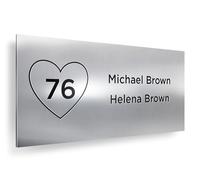 mubusi Placa Grabada Buzón 6x2 cm - Personalizada - Plástico Efecto Aluminio Metalizado con Nombre y Número
