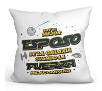 MUGFFINS Cojín 40x40 cm para Marido/Esposo Relleno Incluído - En Español - Mejor Familia Galaxia Cuando Fuerza Acompaña - Regalo Original y Divertido