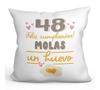 MUGFFINS Cojín 40x40 cm Relleno Incluído para Regalar en un Feliz Cumpleaños - En Español - Feliz Cumpleaños Molas un Huevo - Regalo Original y Divertido