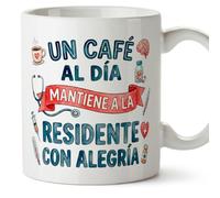 MUGFFINS regalo médico | Taza enfermera con frase Un café al día mantiene a la residente con alegría en Español 330 Ml/11 oz | Idea original para sanitaria, doctora, cuidadora | sanitarios v2