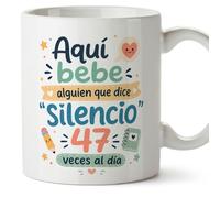 MUGFFINS regalo profesora divertida | regalo profesor divertido | taza profe Aquí bebe alguien que dice silencio 47 veces al día en Español 330 Ml | cerámica resistente | Infantil v6