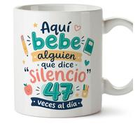 MUGFFINS regalo profesora divertida | regalo profesor divertido | taza profe Aquí bebe alguien que dice silencio 47 veces al día en Español 330 Ml | cerámica resistente | Infantil v7
