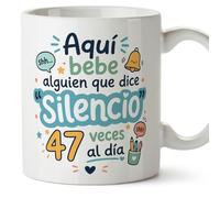MUGFFINS regalo profesora divertida | regalo profesor divertido | taza profe Aquí bebe alguien que dice silencio 47 veces al día en Español 330 Ml | cerámica resistente | Infantil v8