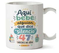 MUGFFINS regalo profesora divertida | regalo profesor divertido | taza profe Aquí bebe alguien que dice silencio 47 veces al día en Español 330 Ml | cerámica resistente | Infantil v2
