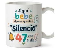 MUGFFINS regalo profesora divertida | regalo profesor divertido | taza profe Aquí bebe alguien que dice silencio 47 veces al día en Español 330 Ml | cerámica resistente | Infantil v5