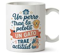 MUGFFINS Taza gato Un perro trae la pelota un gato trae actitud en Español | regalo original, tazas divertidas para regalar, humor, graciosas | 330 Ml / 11 oz | gatitos y perritos v5