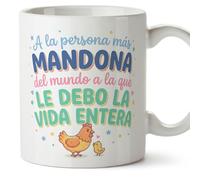 MUGFFINS Taza regalo madre | A la persona más mandona del mundo a la que le debo la vida entera en Español | desayuno café 330 Ml 11 oz | idea original para mamá | papi mami v1