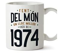 MUGFFINS Tazas 1974 Cumpleaños - En Catalán - Fent del Món un Lloc Millor - 11 oz / 330 ml - Regalo original y divertido