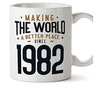 MUGFFINS Tazas 1982 Cumpleaños - En Inglés - Making the World a Better Place - 11 oz / 330 ml - Regalo original y divertido
